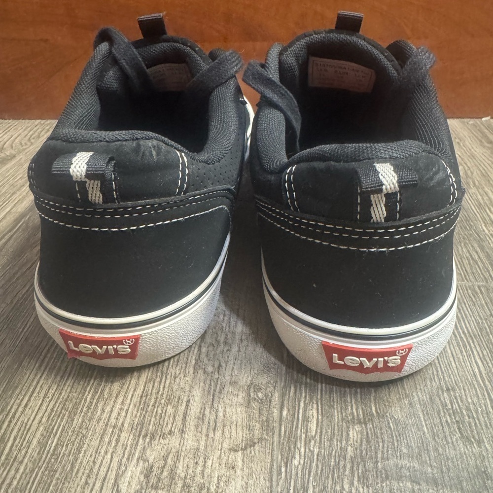 Levi's Men's Black and White Casual Sneakers - Picture 5 of 11
